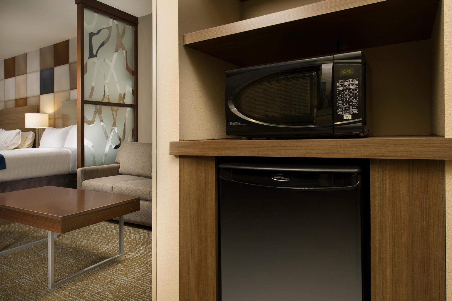 Holiday Inn Express and Suites Waco South