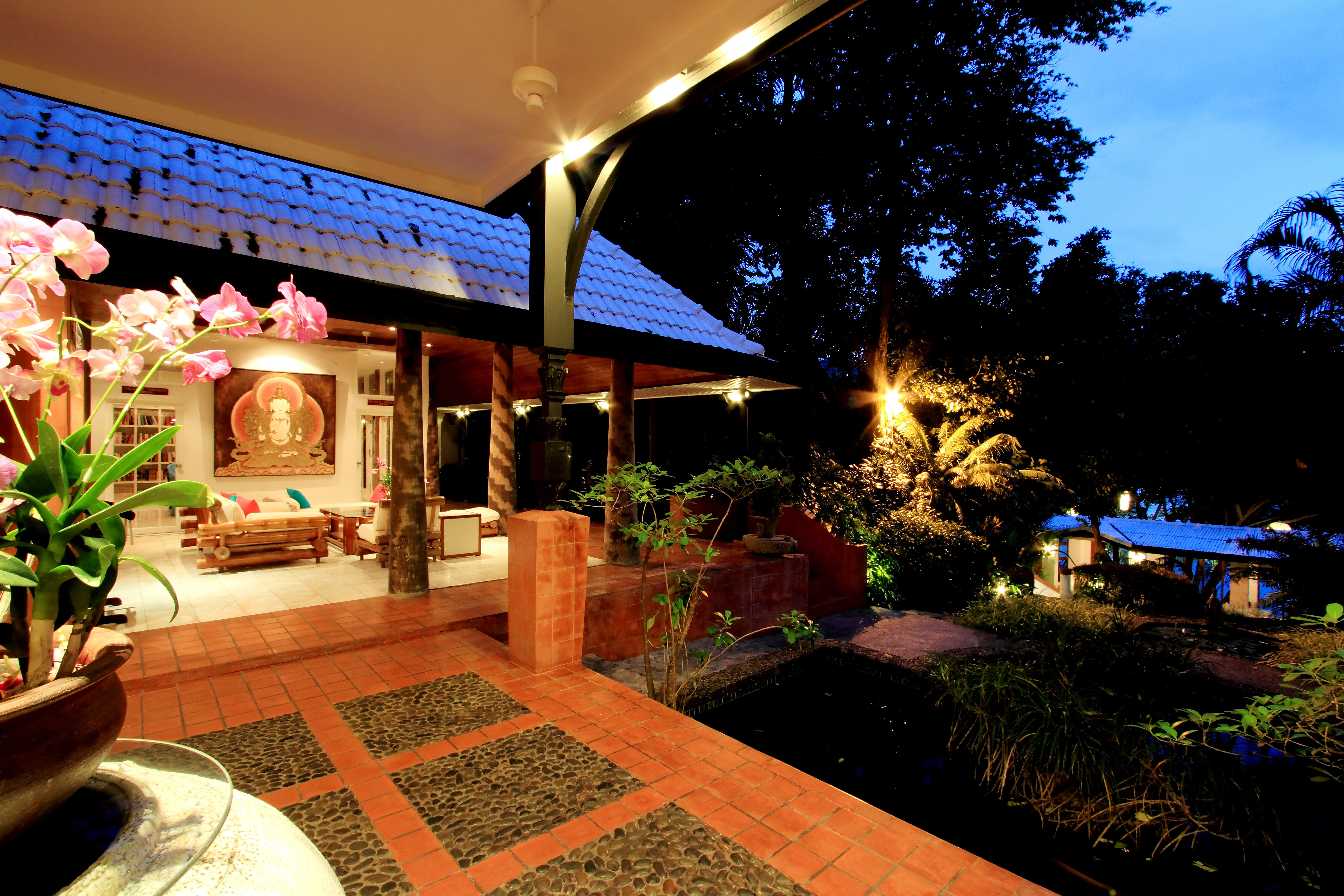 Mom Tri's Villa Royale