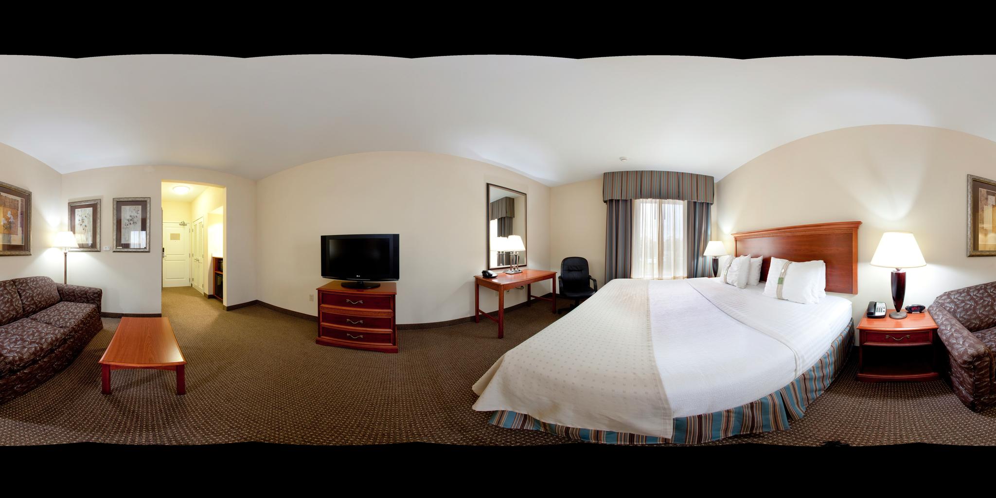 1 KNG BED LEISURE NONSMOKING