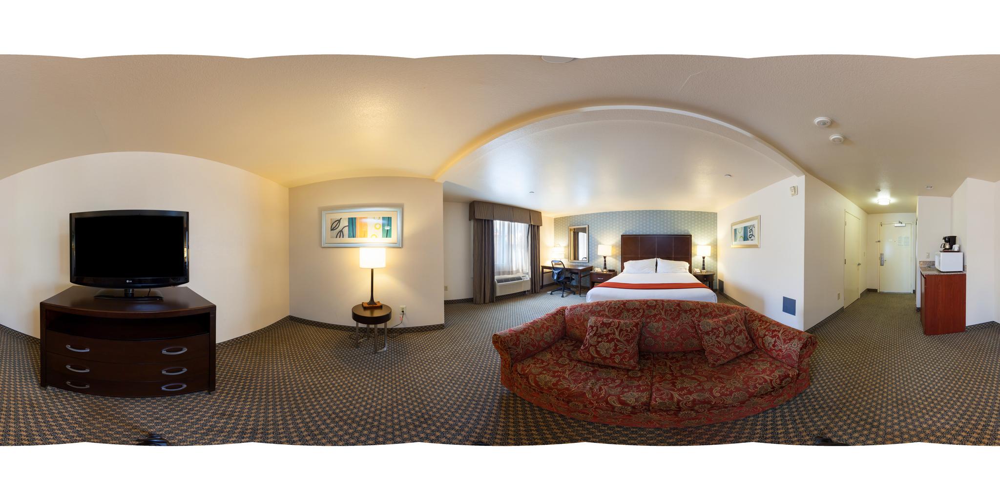 1 KING BED JACUZZI NONSMOKING