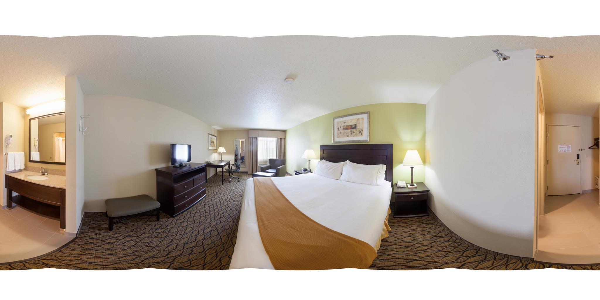 1 KING BED STANDARD ROOM NONSMOKING
