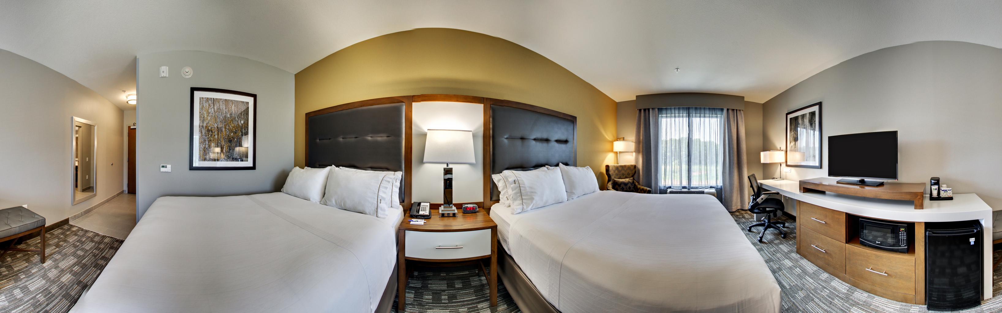 TWO QUEEN BEDS NONSMOKE