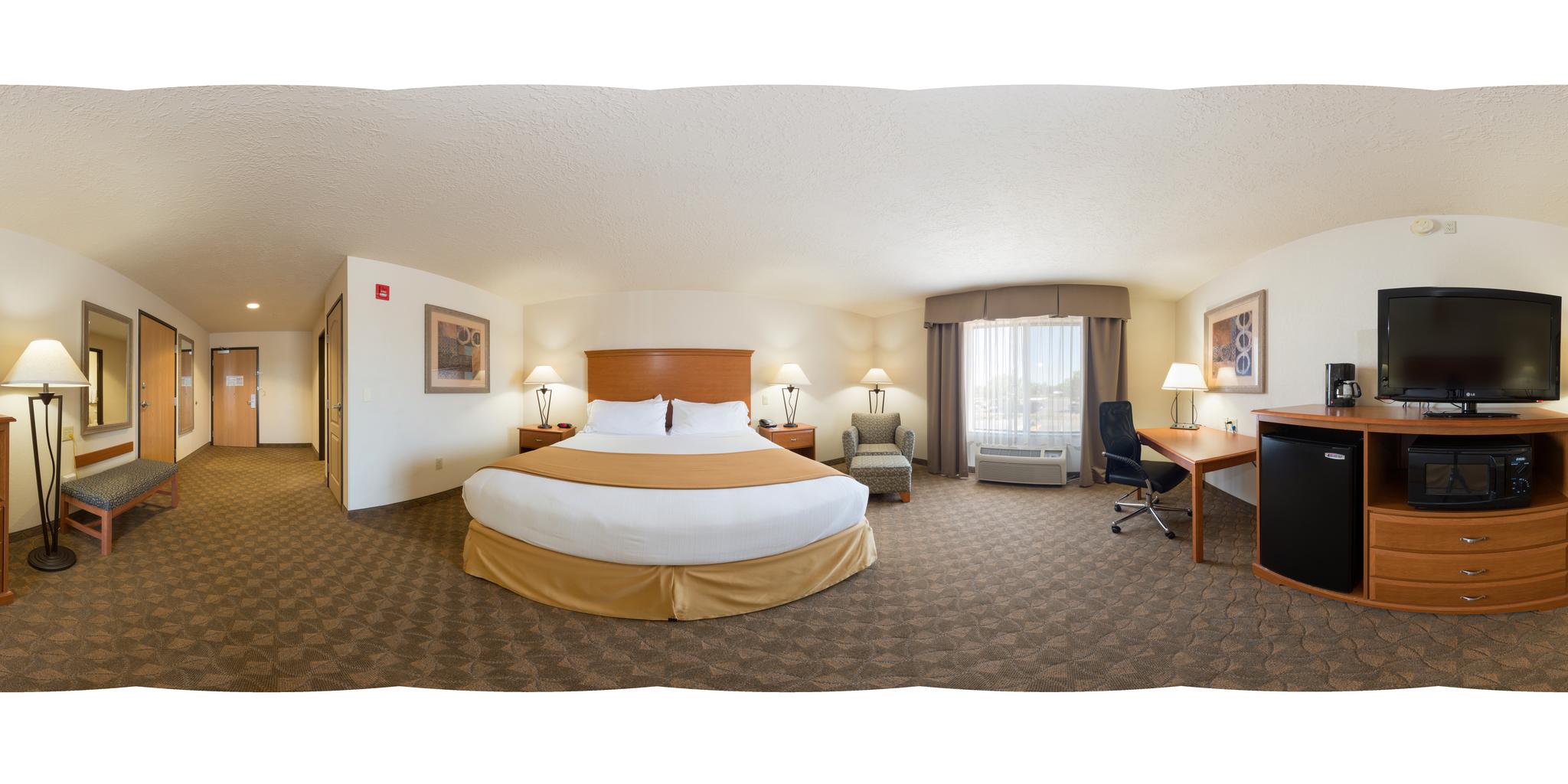 1 BED HEAR ACCESSIBLE ROLL IN SHWR NOSMK