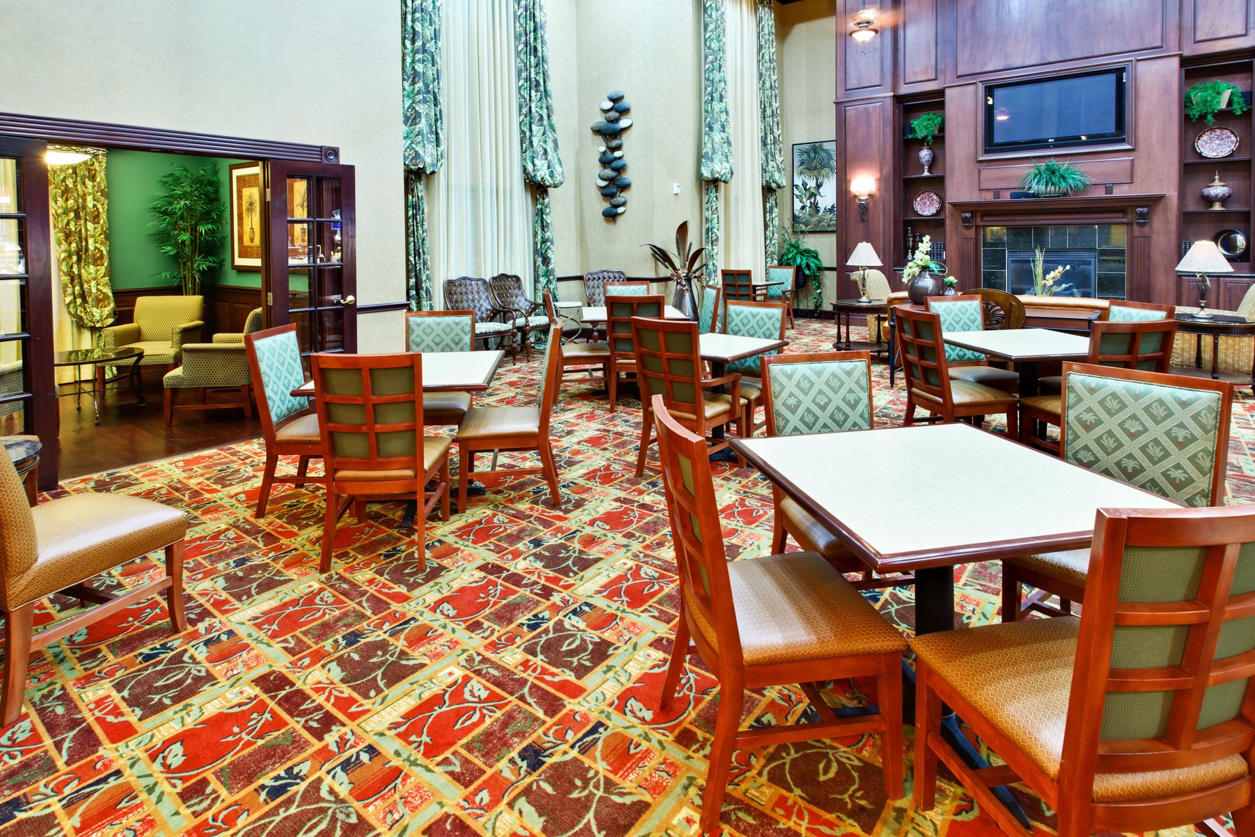 Great Room w/Library, Fireplace & 60'TV