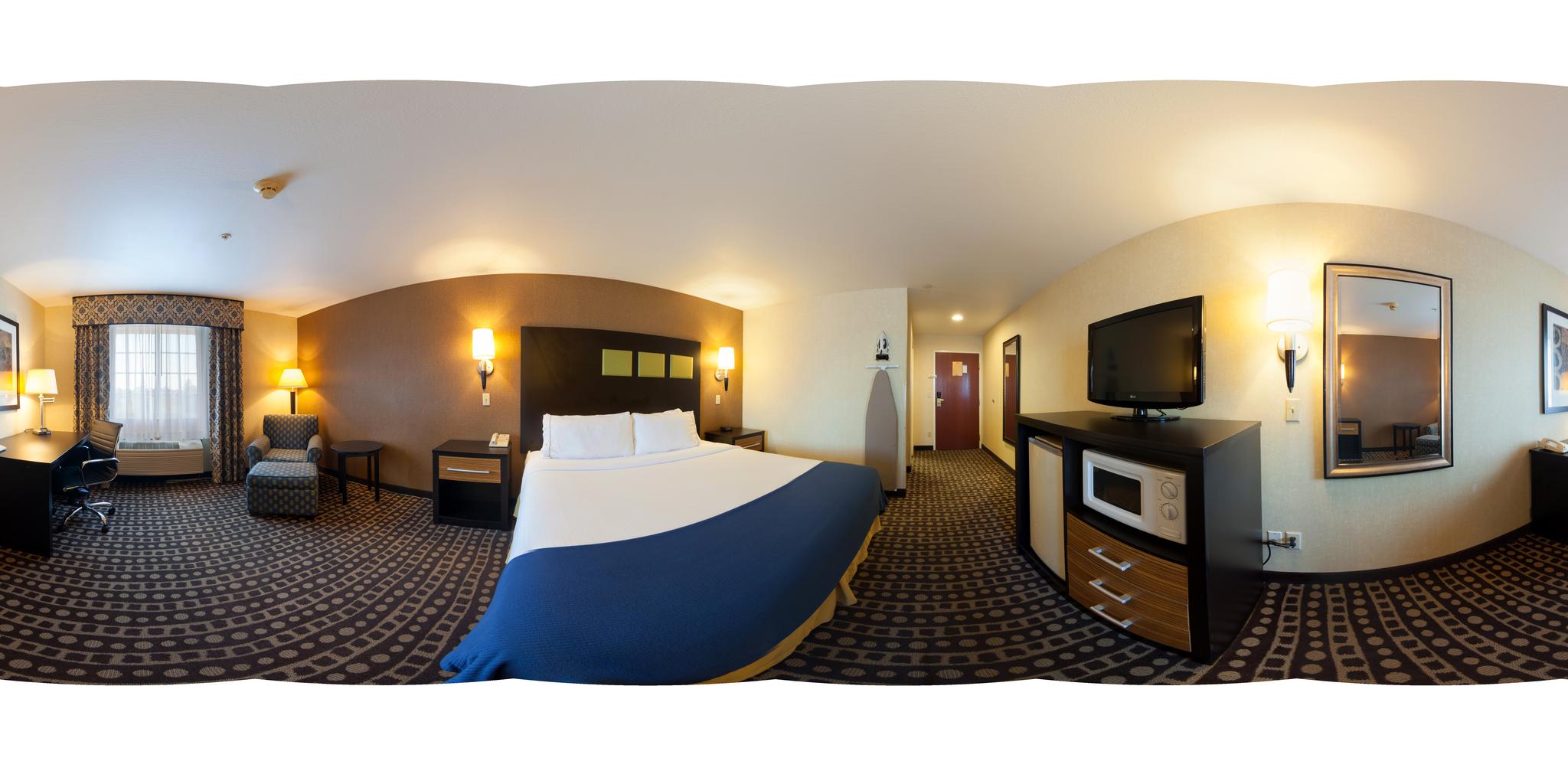 1 KING BED NONSMOKING