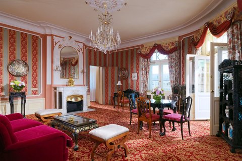 Opera Suite Red Livingroom