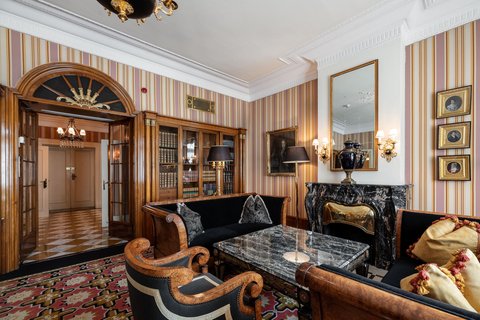 Prince of Wales Suite Library - Close up
