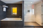 Breezy Suite, Suite, 1 King