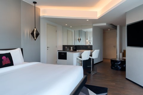 Cool Corner Suite