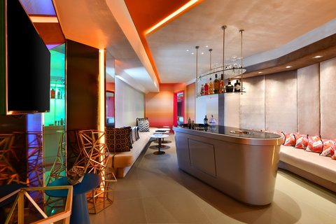 Extreme WOW Suite Living Room