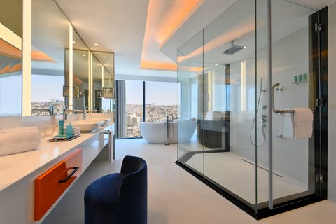 Extreme WOW Suite Bathroom