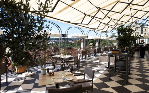 Bellevue Terrace - With a view over the river Aare and the Bernese alps