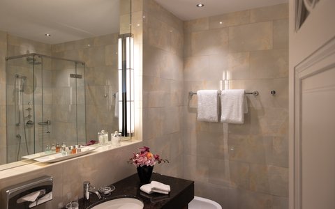 Fully equipped bathroom
