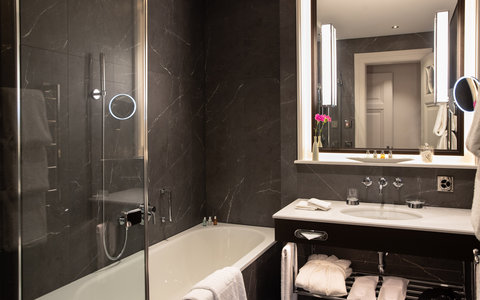 Fully equipped bathroom