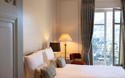 Modern refurbished Deluxe Junior Suite - Bedroom