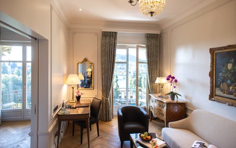 Modern refurbished Deluxe Junior Suite - Living Room