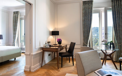 Modern refurbished Deluxe Suite - Living Room