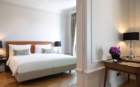 Modern refurbished Deluxe Suite - Bedroom