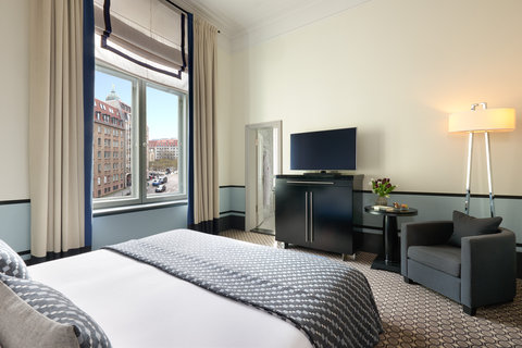 RFH Hotel de Rome - Classic City View Room