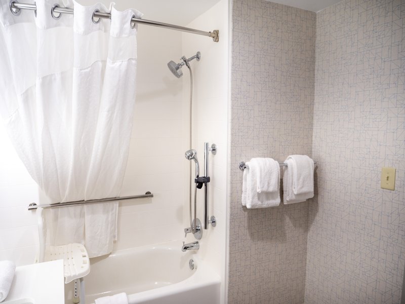 KING MOBILITY ACCESSIBLE TUB NONSMOKING