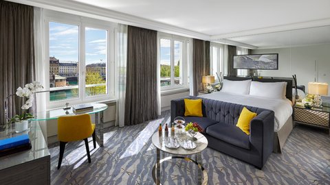 Family Room - River View