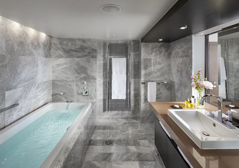 Panoramic Junior Suite - Bathroom