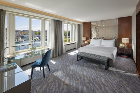River View Corner Suite - bedroom