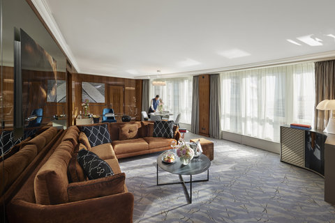 River View Corner Suite - Living Room