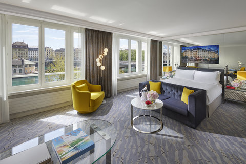 River View Deluxe Suite - Bedroom