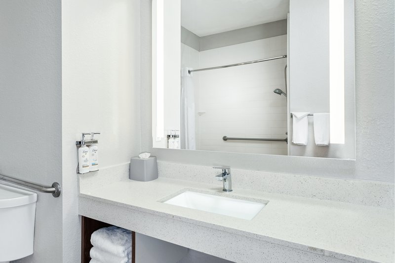2 BED MOBILITY ACCESSIBLE TUB NONSMOKING