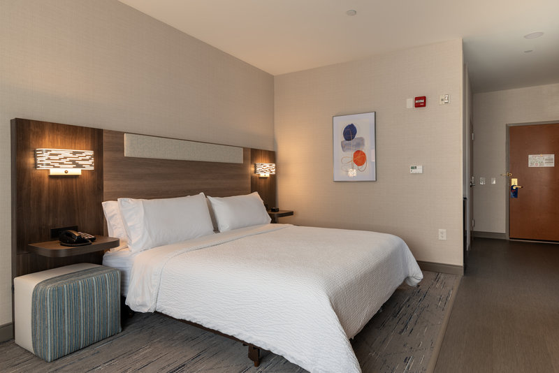1 KING BED LEISURE NONSMOKING
