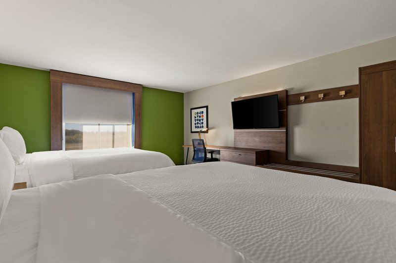 TWO QUEEN BEDS NONSMOKING