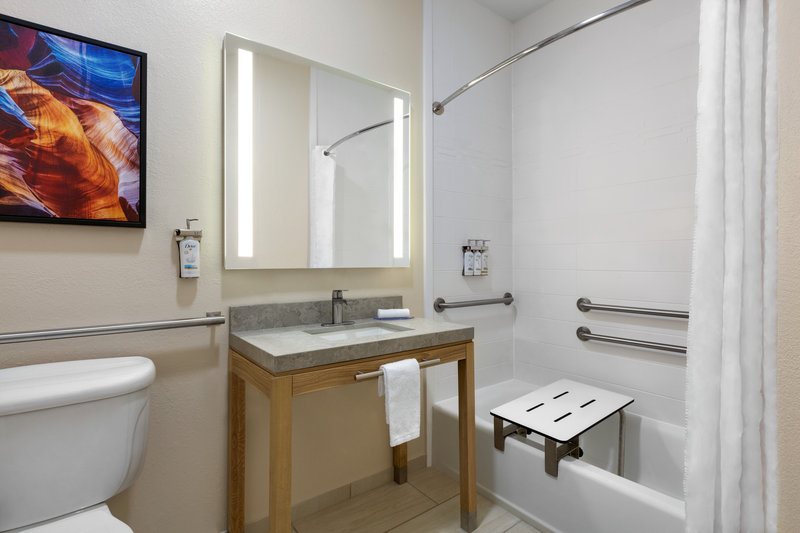 STUDIO STE QN MOBIL ACCESSIBLE TUB NOSMK