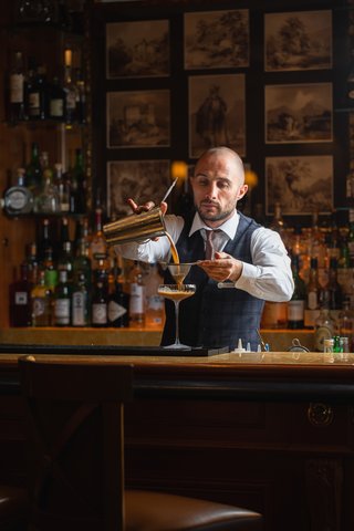 Bar des Bergues Barman Cocktail