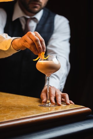 Bar des Bergues Barman Cocktail