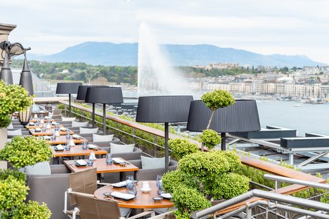 Izumi Restaurant View Hotel des Bergues
