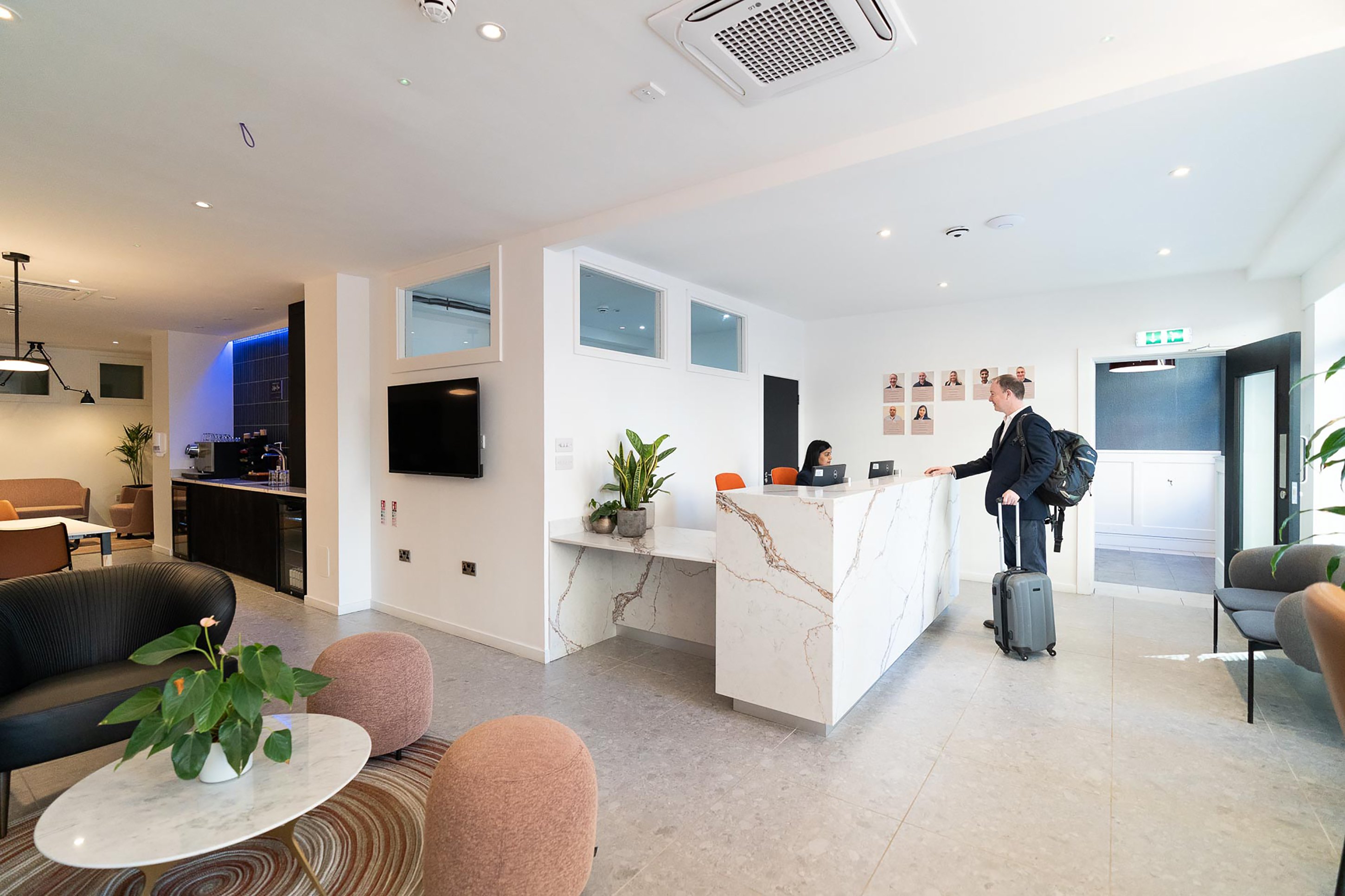 Premier Suites Plus Fountain Court