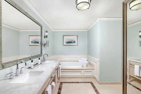 Suite Bathroom