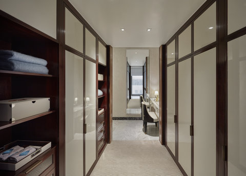 Premier Suite Walk-in Wardrobe