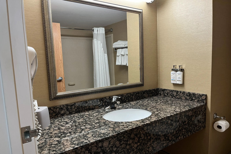 HOLIDAY INN EXP CHARLES TOWN