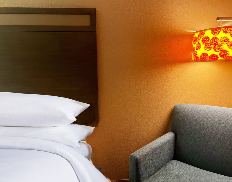 HOLIDAY INN HOTEL AND CONV CTR