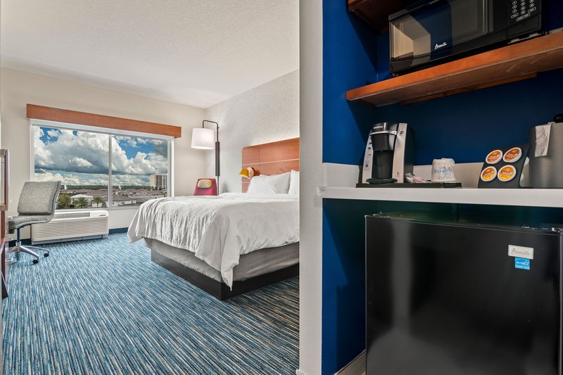 Holiday Inn Express and Suites Orlando – Lake Buena Vista