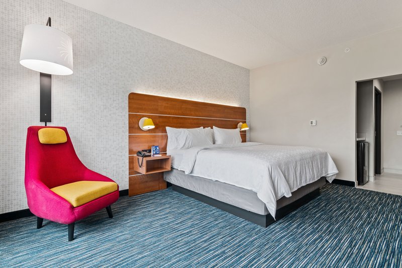 Holiday Inn Express and Suites Orlando – Lake Buena Vista