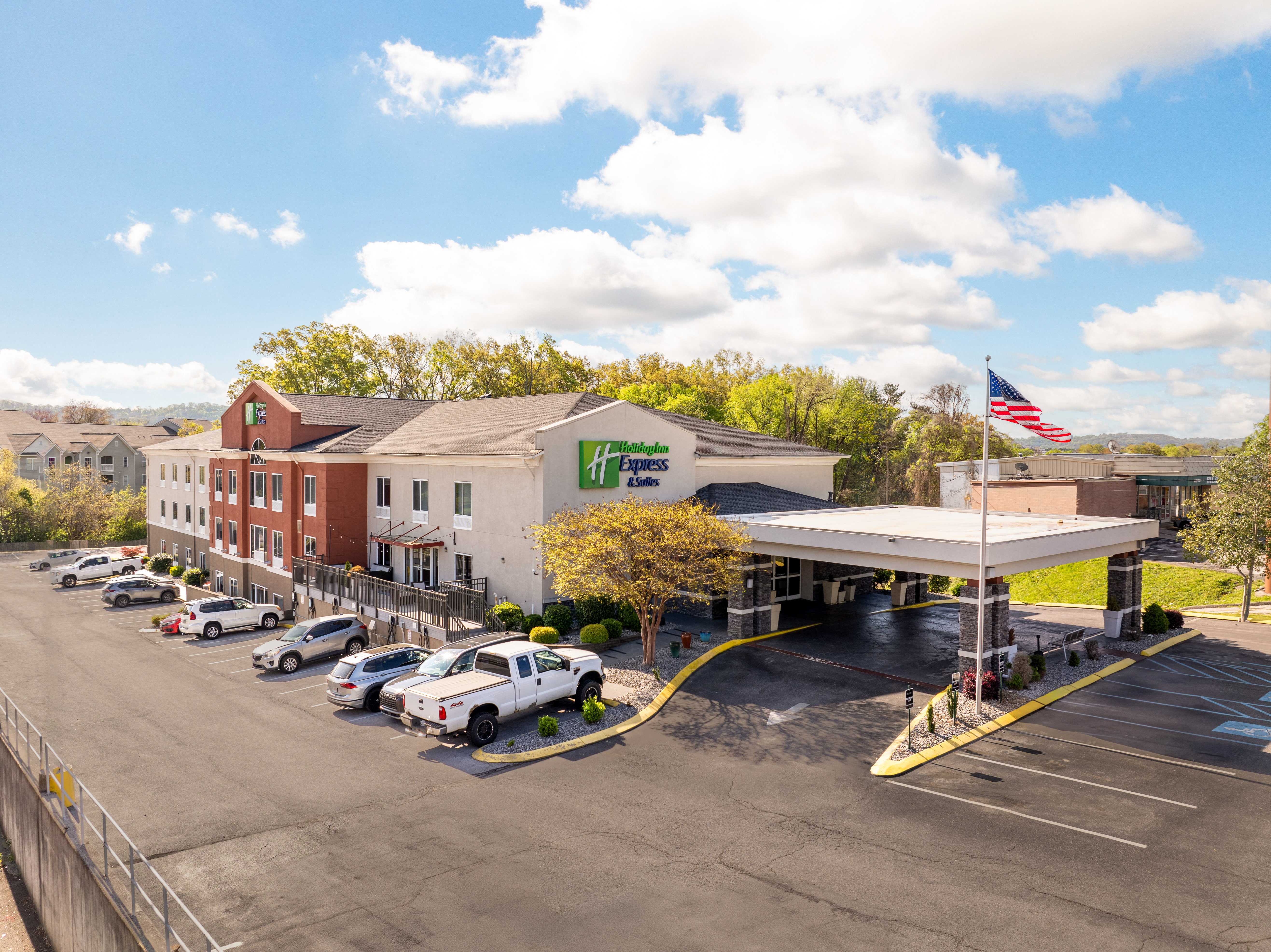 Holiday Inn Express Hotel & Suites