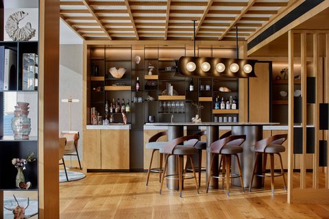 The Ritz-Carlton Club - Bar