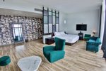 Urban Suite, Suite, 1 King, Panoramic view, Balcony