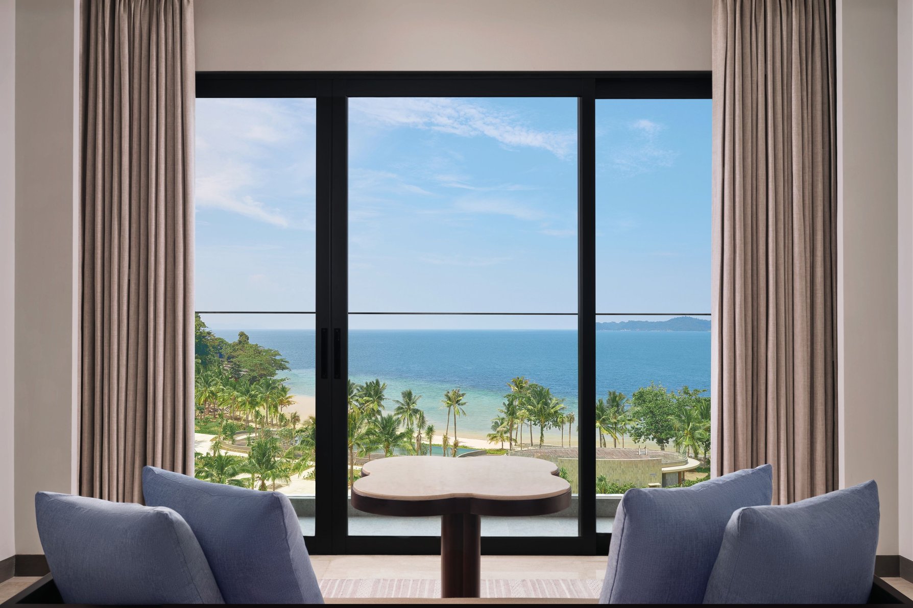 Lampung Marriott Resort & Spa Room Type - Premium Ocean View, Guest room, 1 King, Ocean view, Tub, Balcony