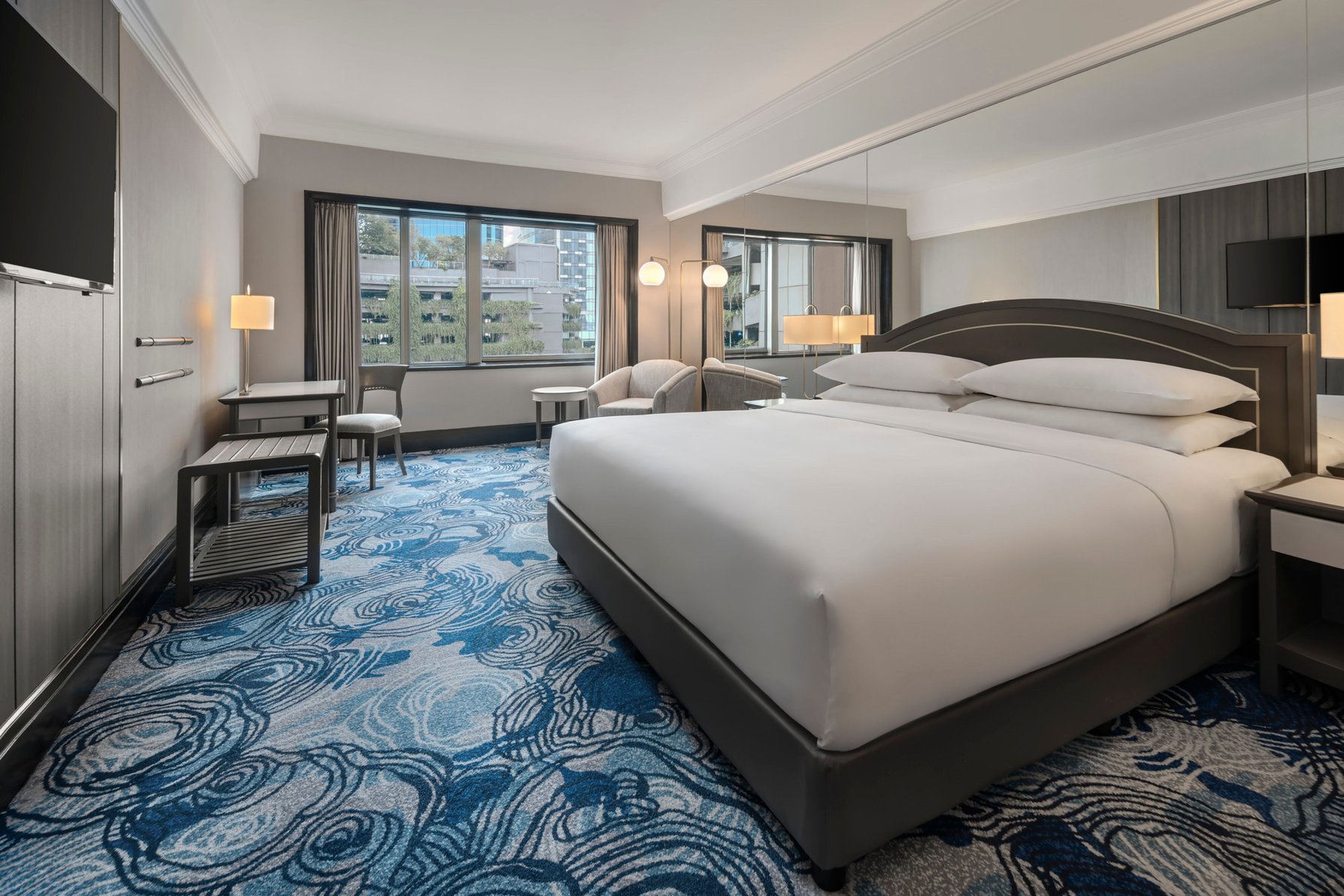 Sheraton Surabaya Hotel and Towers Room Type - Deluxe King, Guest room, 1 King