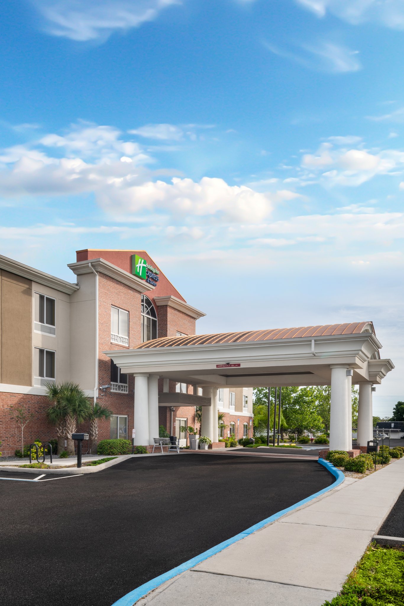 Enjoy our location, the perfect stop for every traveler.