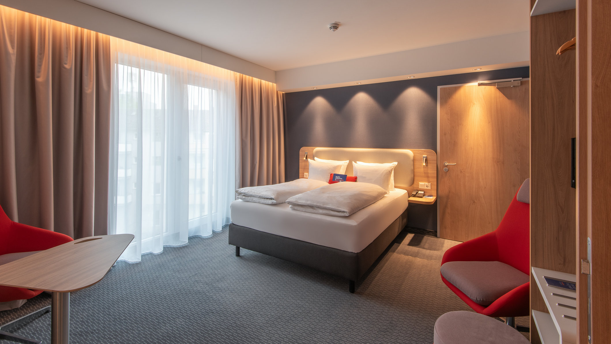Holiday Inn Express HEILBRONN Room Type - 1 Queen Standard Accessible